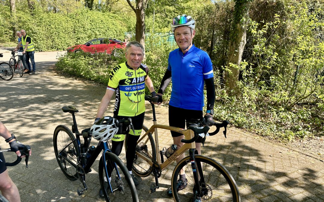 Hennie Kuiper classic op de Axalko houten frame fiets